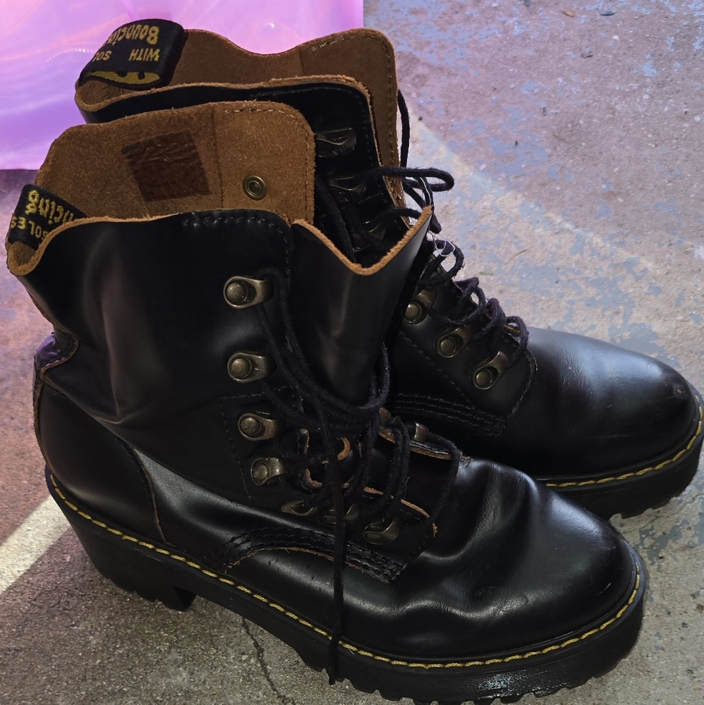 Leona Women's Vintage Smooth Leather Heeled Boots